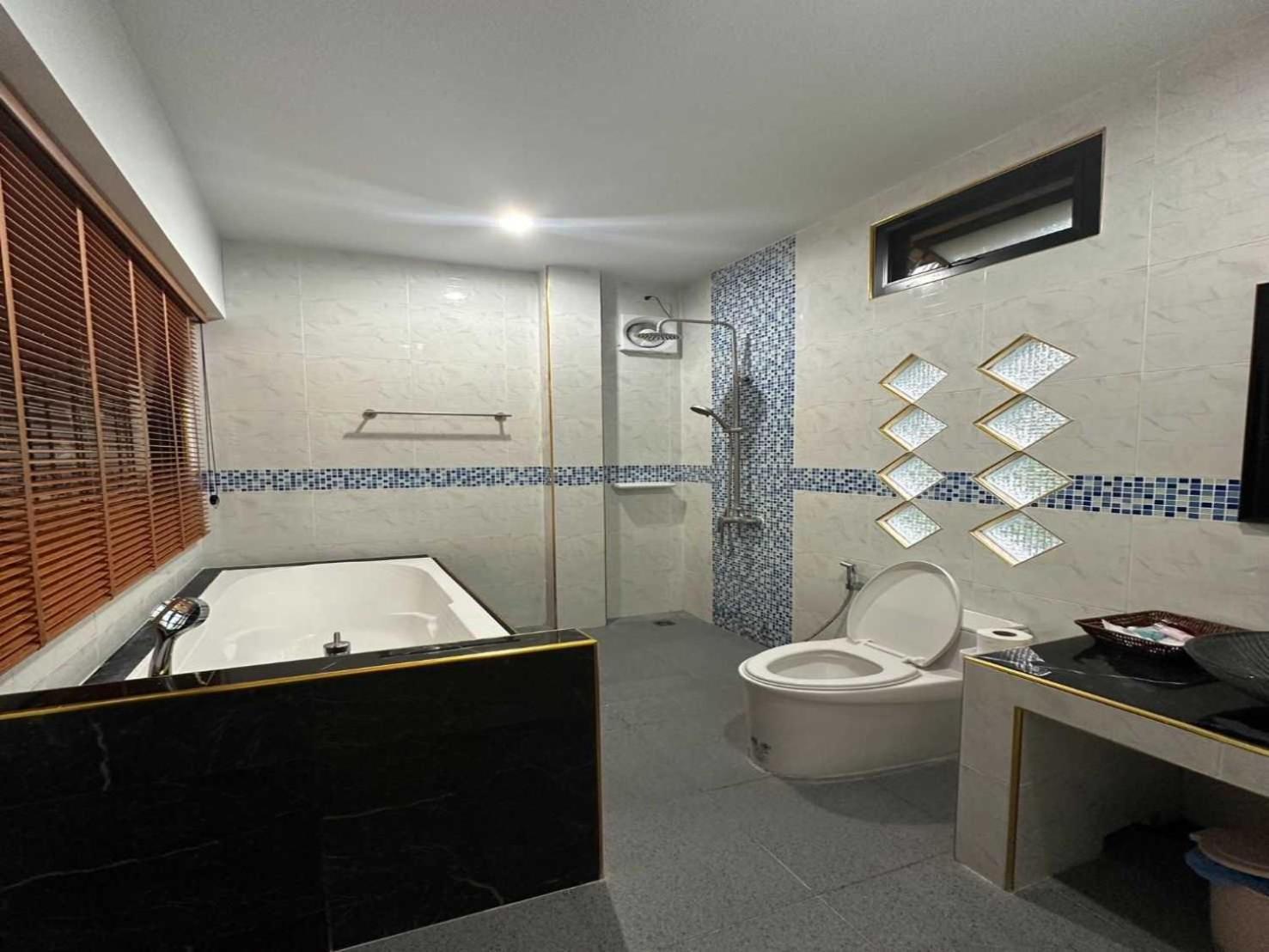 Capital O 75518 Baan Rose Resort Ao Luk Εξωτερικό φωτογραφία