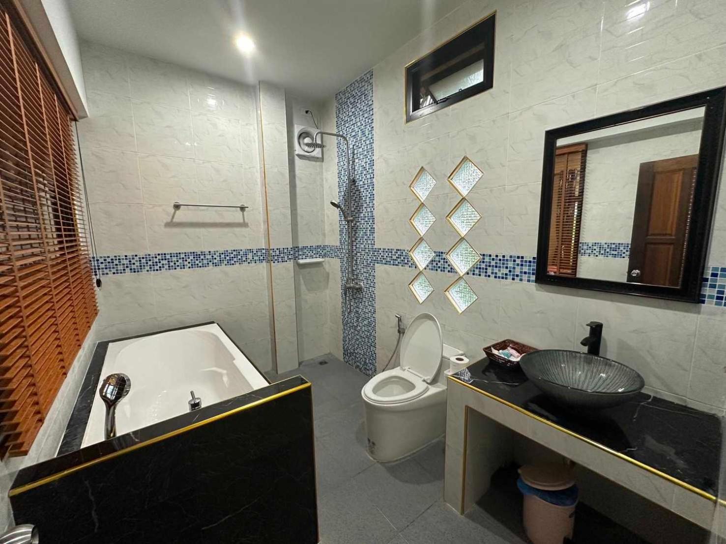 Capital O 75518 Baan Rose Resort Ao Luk Εξωτερικό φωτογραφία