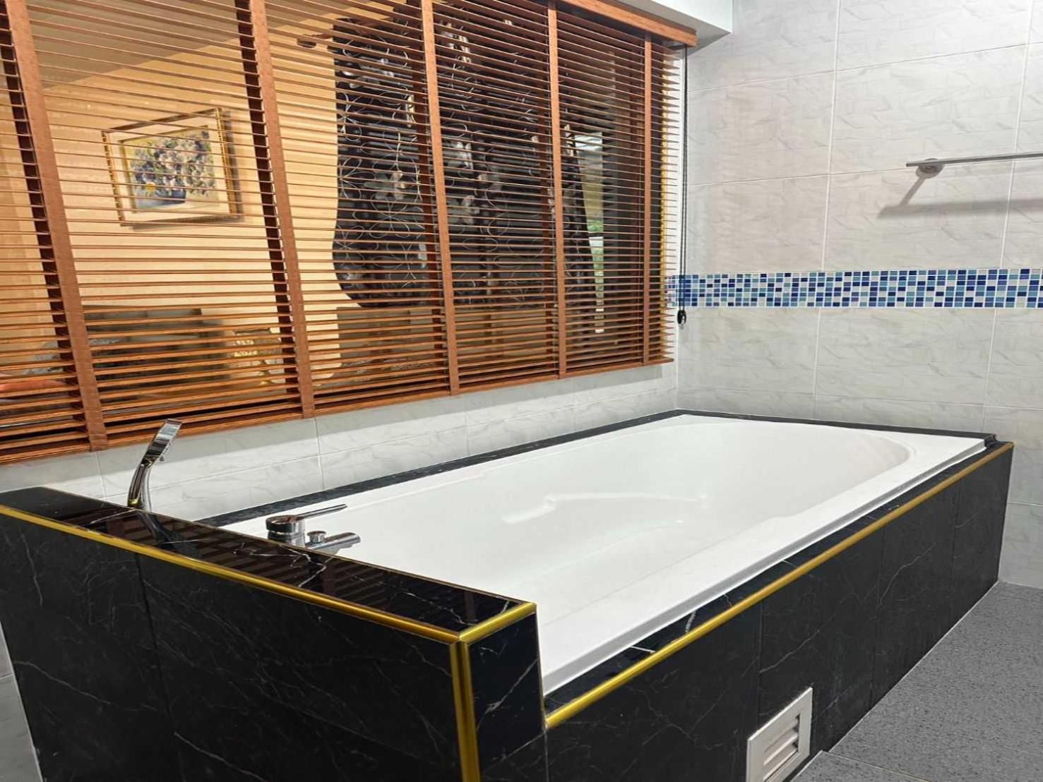 Capital O 75518 Baan Rose Resort Ao Luk Εξωτερικό φωτογραφία