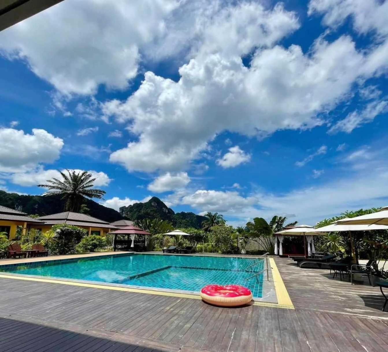 Capital O 75518 Baan Rose Resort Ao Luk Εξωτερικό φωτογραφία